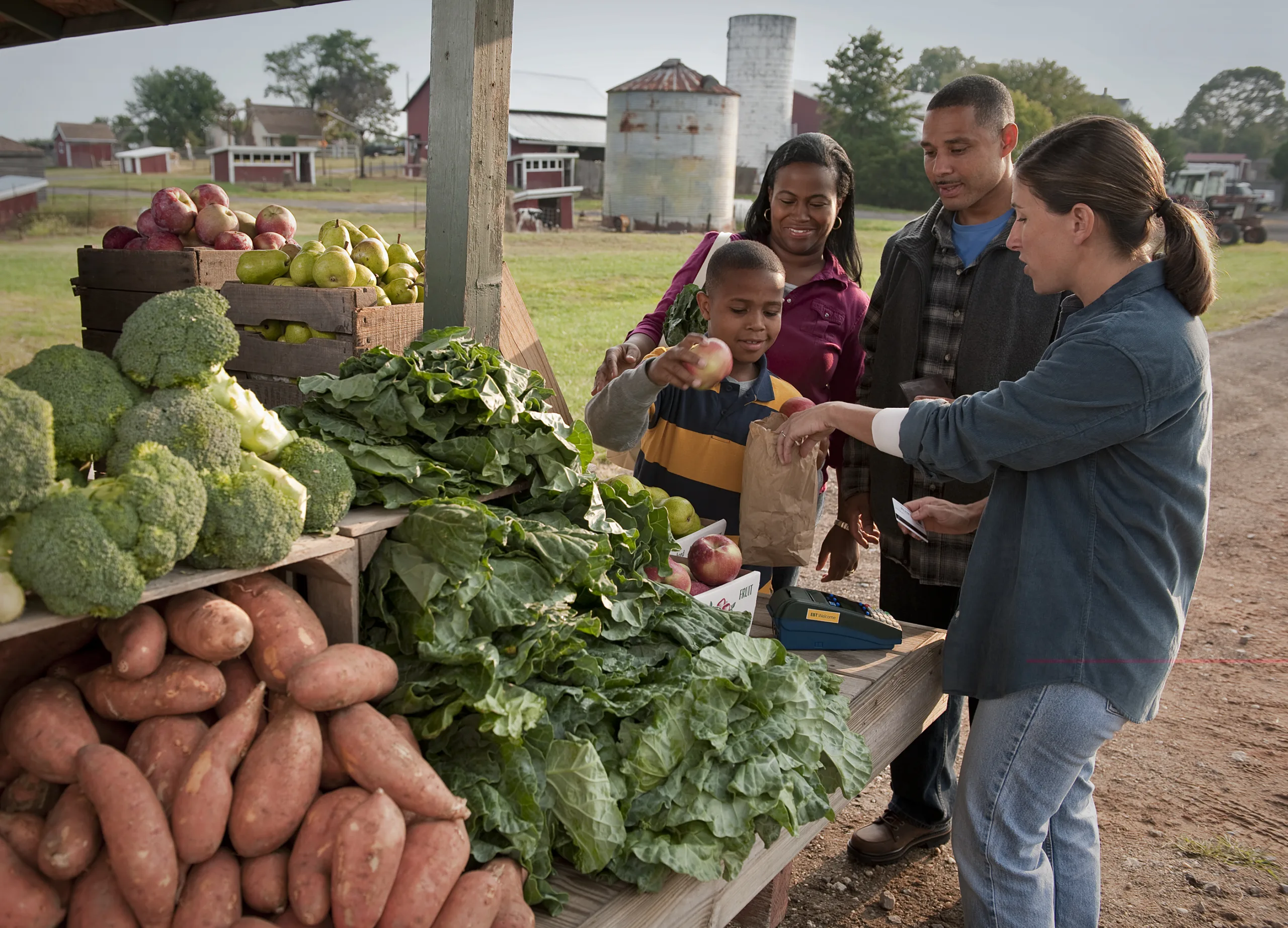File:USDA is working hard to expand access to farmers' markets for those participating in the Supplemental Nutrition Assistance Program (SNAP).jpg - Wikimedia Commons